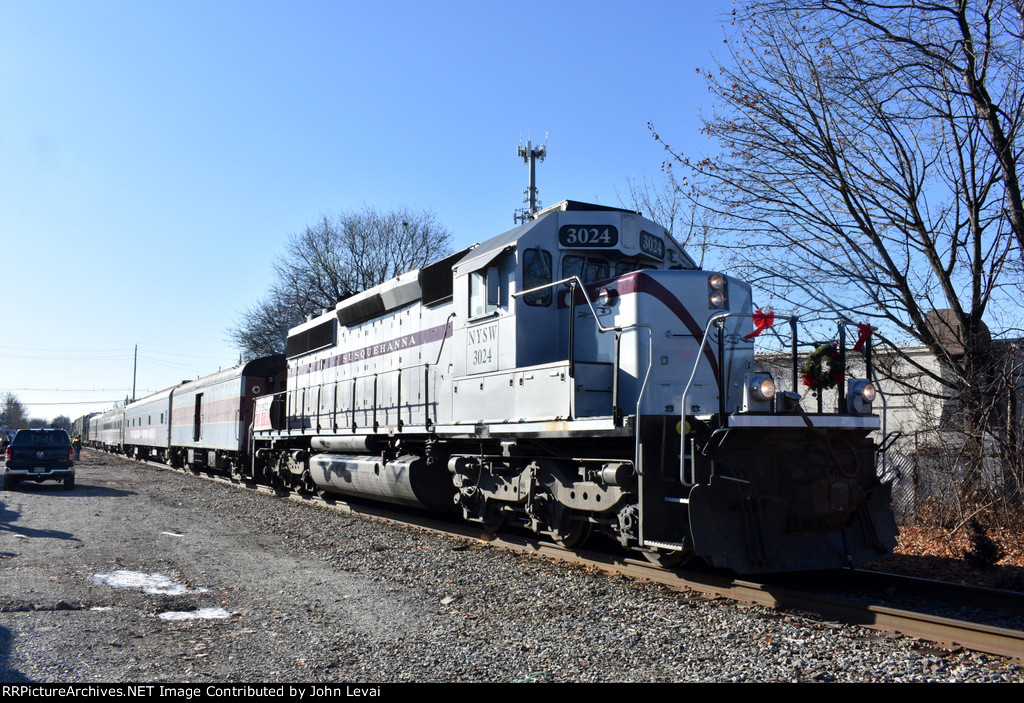 The 3024 rests with the NYS&W Toys for Tots train while toys are being collected by the crew